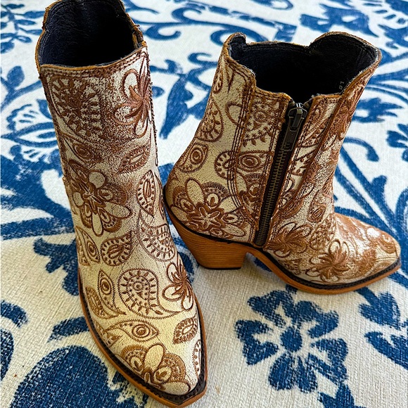 Beautiful boots size 8.5 - Picture 1 of 5